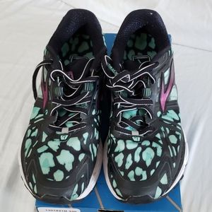 Brooks Ravenna  Size 6.5 Running Shoes
